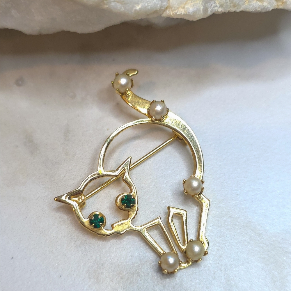 Genuine White Pearl Arched Back Cat  Emerald Green Glass Rhinestone Eyes Brooch